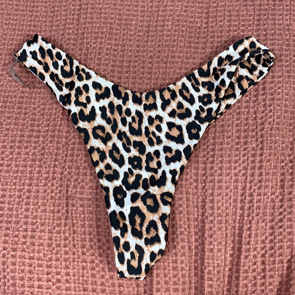 SHEIN leopard print cheeky bottoms!